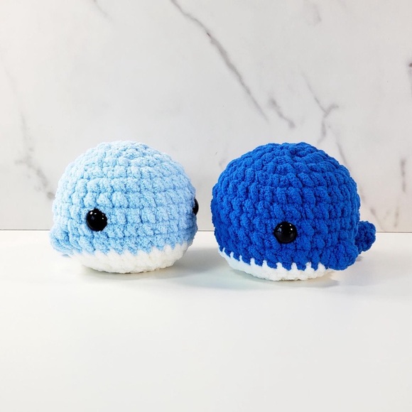 (Bundle of 6 keychains) Crochet mini whales - Picture 3 of 3
